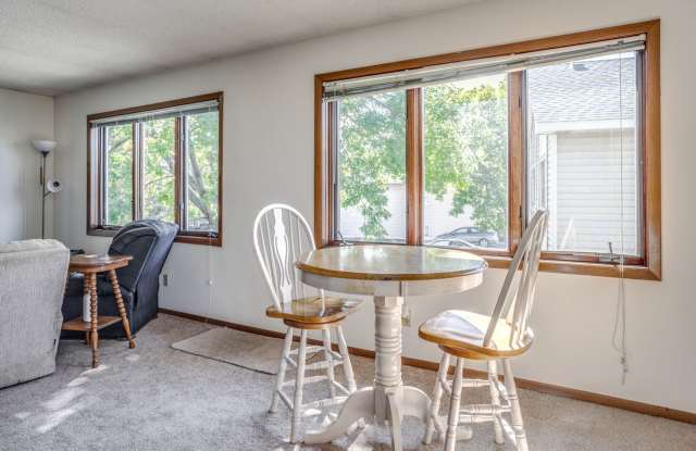 3 Bed | 1 Bath | Available Oct 15 Gallery 4