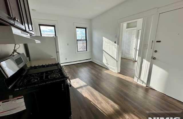 81 Grand Street Gallery 4