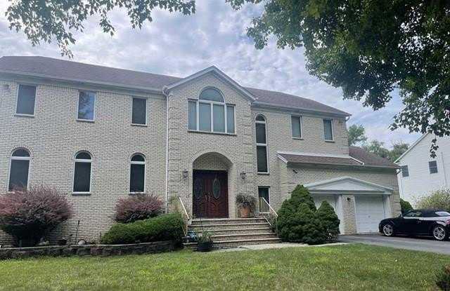 305 Cardinal Place photos photos
