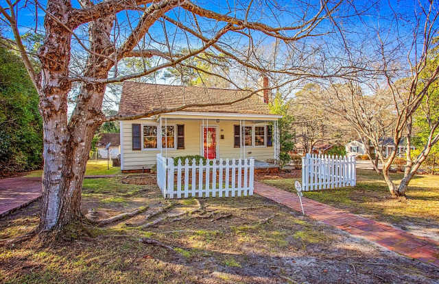 Cute Home Close to Bragg and Downtown photos photos