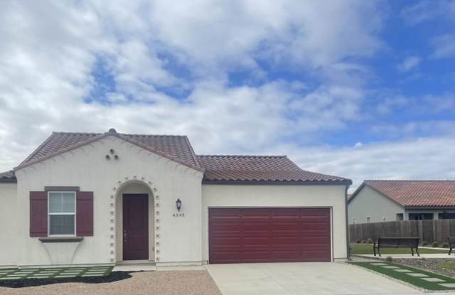 3 bedroom Pasadera Home in Guadalupe Gallery 1