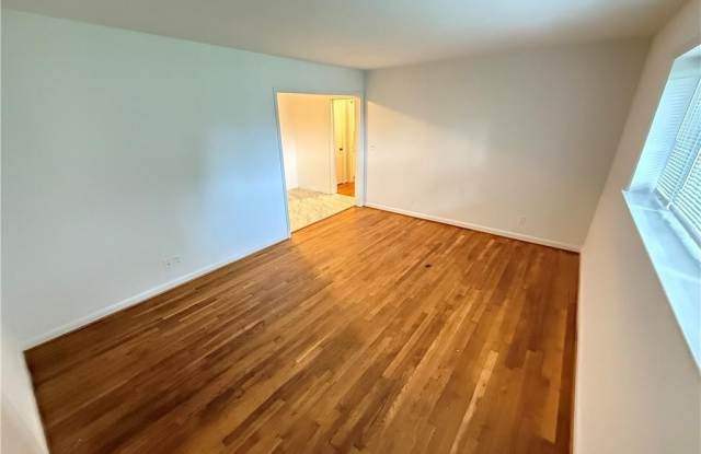 1608 Northwest Boulevard Gallery 2