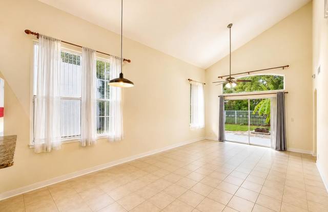 6711 GREEN ISLAND Circle Gallery 4