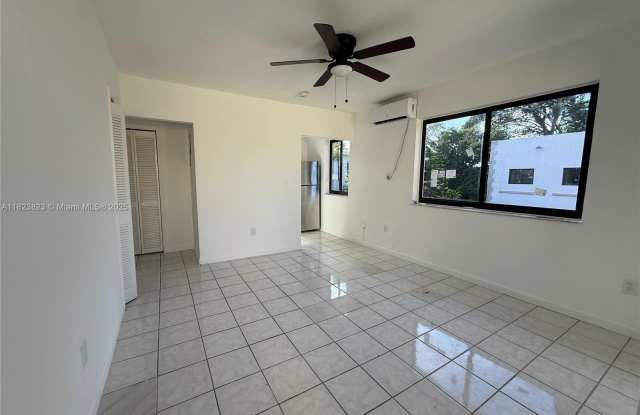 1037 SW 4th St photos photos