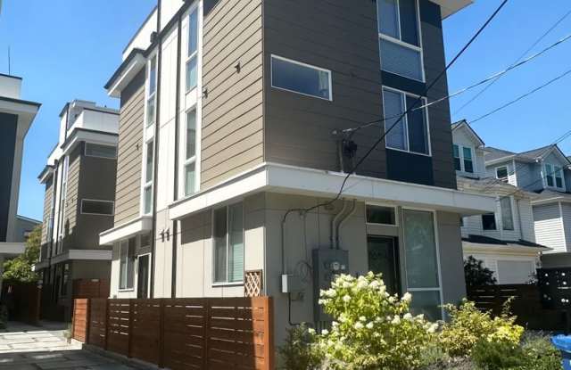 Just listed! Modern 2-bed, 2-bath Townhome near Greenlake! photos photos