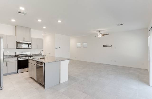 4 bedroom in gated community! photos photos