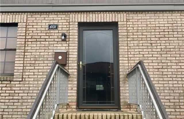 601 Maple Hill Drive Gallery 2