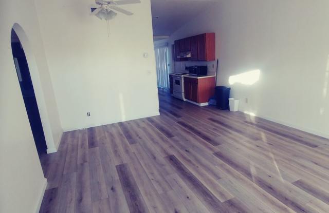 SINGLE FAMILY HOME WITH 2 CAR GARAGE ATTACHED photos photos