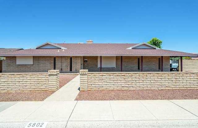 Move in Ready! 3 Bedrooms, 3 Bathrooms  Pool! photos photos