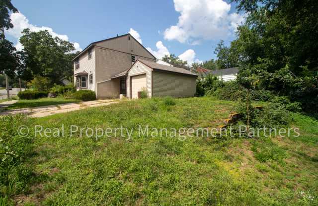 4-Bedroom Home – Renovated Kitchen and 4-Season Sunroom on a Corner Lot Gallery 3