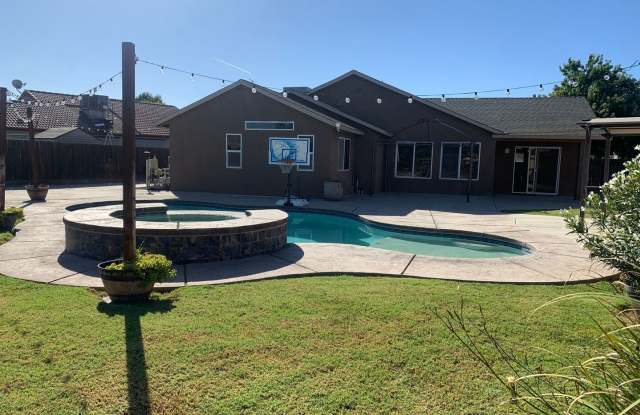 960 Geneva Dr - 960 Geneva Drive, Lemoore, CA 93245