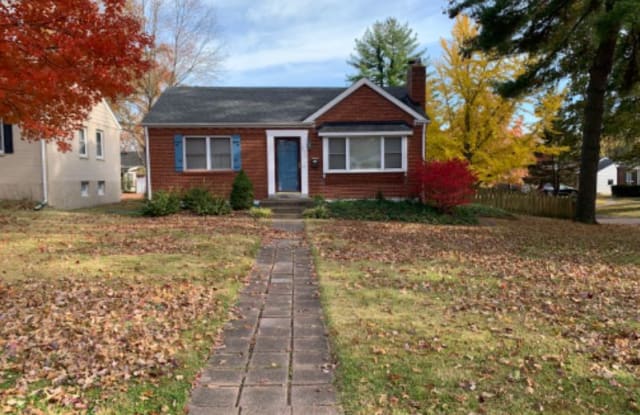 670 Selma Ave - 670 Selma Avenue, Webster Groves, MO 63119