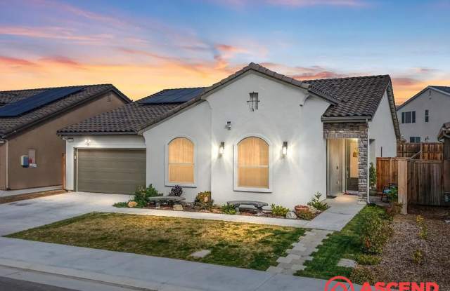 Beautiful 3 Bed, 3 Bath Home with Solar In Gossamer Grove! photos photos
