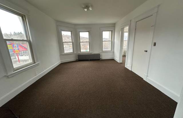 1059 Huntingdon Avenue - 1059 Huntingdon Avenue, Waterbury, CT 06704 1059 Huntingdon Avenue - 1059 Huntingdon Avenue, Waterbury, CT 06704