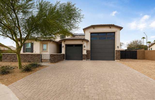 4-Bedroom, 3 Bath Single Family for Rent in Goodyear, AZ | Attached Garage & Modern Kitchen photos photos
