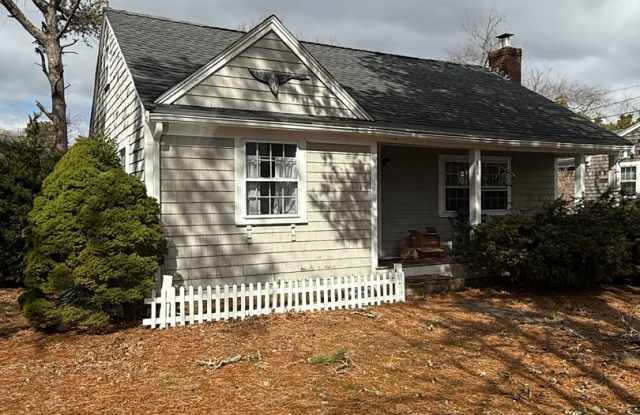 5 Bambi Lane Dennis Port. Two bed/One bath. photos photos