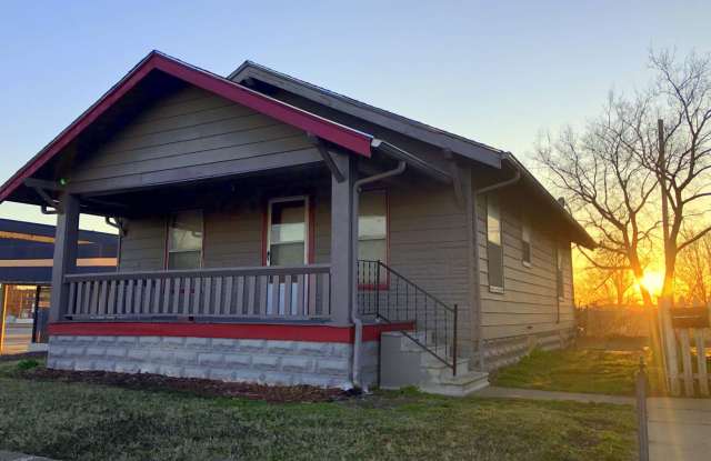 2-Bed, 1-Bath Bungalow - 407 North Maple Street, Hutchinson, KS 67501 2-Bed, 1-Bath Bungalow - 407 North Maple Street, Hutchinson, KS 67501