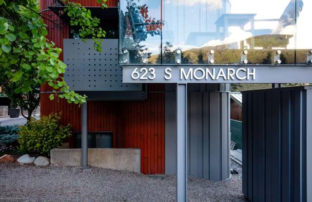 623 S Monarch Street Gallery 4
