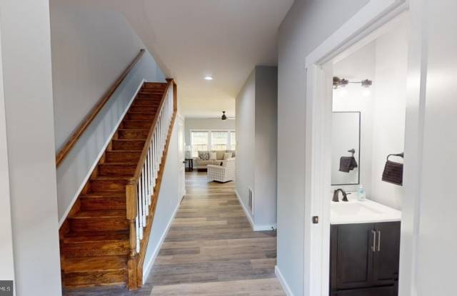 444 WEST GRAVEL LANE photos photos