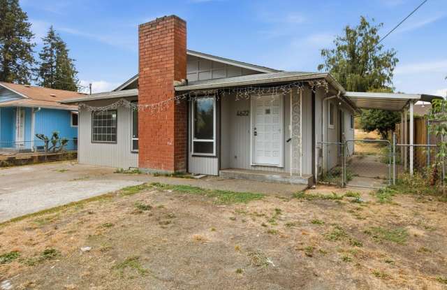 Spacious Tacoma Home with Huge Fenced Backyard & Covered Patio Gallery 3