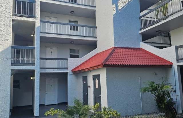 9441 Evergreen Pl - 9441 Evergreen Place, Davie, FL 33324