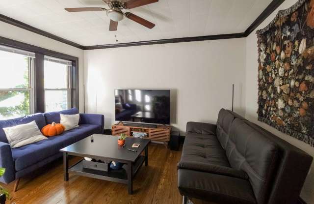 5073 N Wolcott Ave photos photos