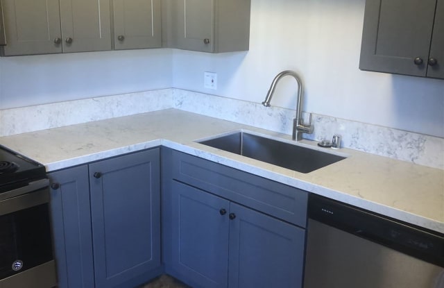 5118 De Longpre Ave Apt 109 - 5118 De Longpre Avenue, Los Angeles, CA 90027