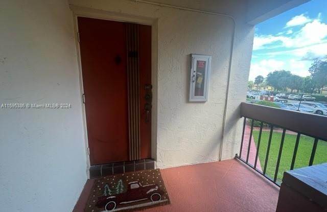 8670 SW 149th Ave - 8670 Southwest 149th Avenue, Kendall West, FL 33193