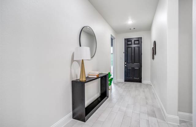 16705 Lincoln Park Lane Gallery 4