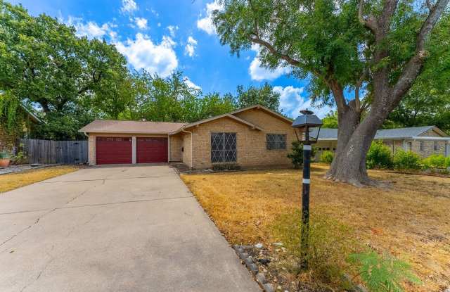 Centrally located 3bed/2 bath home in Huntland Heights! Gallery 3