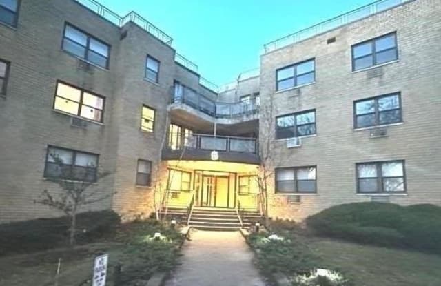 5 Schenck Avenue - 5 Schenck Avenue, Great Neck Plaza, NY 11021