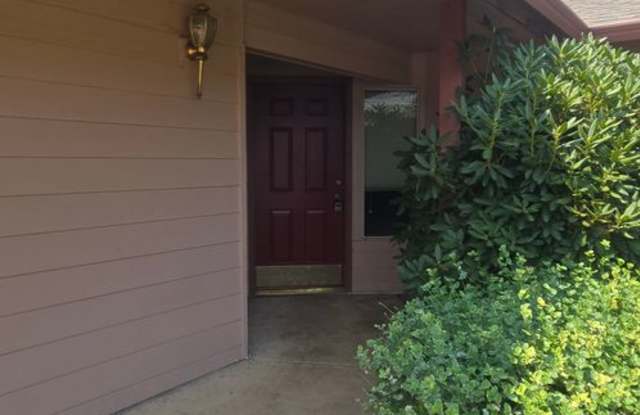632 Benjamin Ave Duplex Gallery 3