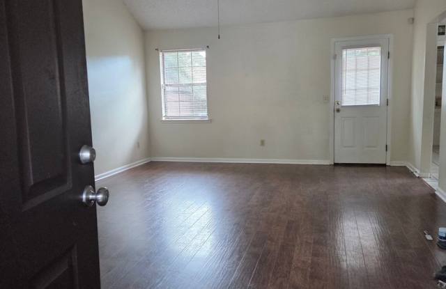 3 Bed /2 Bath ready to move in!! Gallery 4