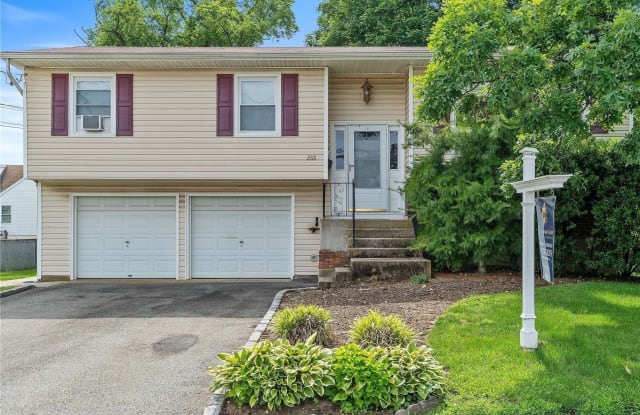 288 W 1st Street - 288 West 1st Street, Deer Park, NY 11729