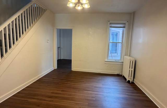 Five bedroom one and a half bath on Manor St! Gallery 4