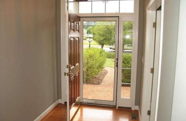 Lovely 2 BR, 2 Ba +den Duplex in quiet neighborhood - 1222 Townbrook Crossing, Albemarle County, VA 22901