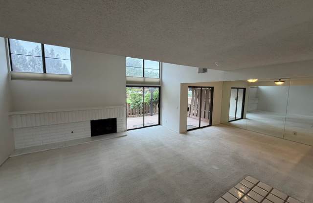 4569 Foxenwood Lane -- 2 Bedroom, 2.5 Bathroom Foxenwood Condo With Loft, Pool & Spa, Tennis Court Gallery 4