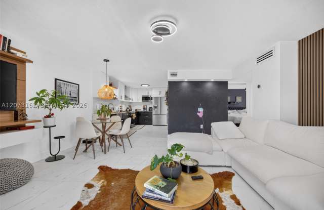 8490 SW 154th Cir Ct Gallery 2