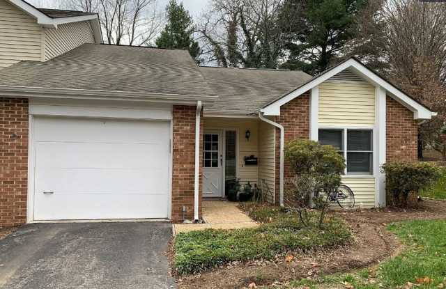 Newly Remodeled Town Home Close To Downtown With A Garage photos photos