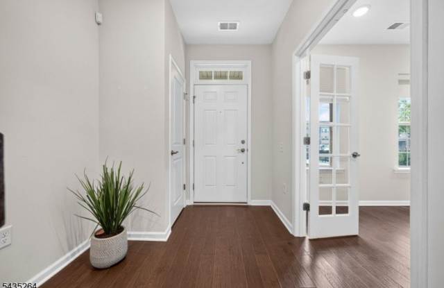 18 Cortland Ct Gallery 2