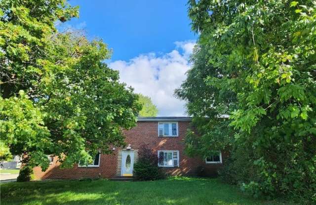 476 Graham Road - 476 Graham Road, Cuyahoga Falls, OH 44221