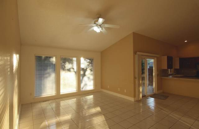 3BR 2BA Contemporary Living - Meridian photos photos