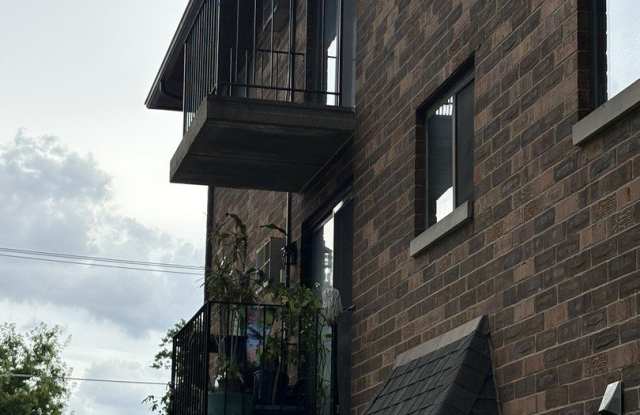 1030 Dunlop Avenue Gallery 3