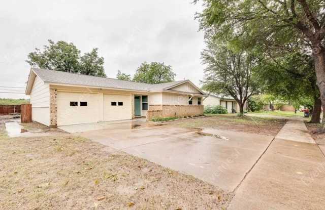 532 Wallace Dr - 532 Wallace Drive, Crowley, TX 76036