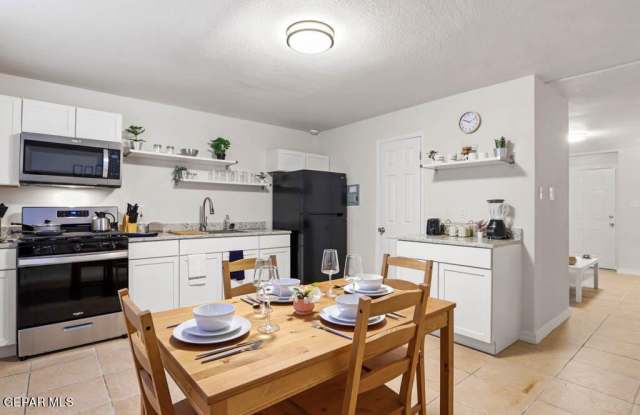3312 Gateway Boulevard W unit: 2 photos photos