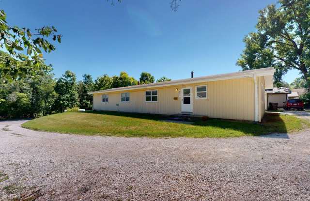 Spacious 2 Bedroom w/Basement  Vaulted Ceilings photos photos