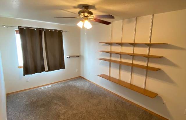 3 Bed - 2 Bath - Fenced Yard photos photos 3 Bed - 2 Bath - Fenced Yard photos photos