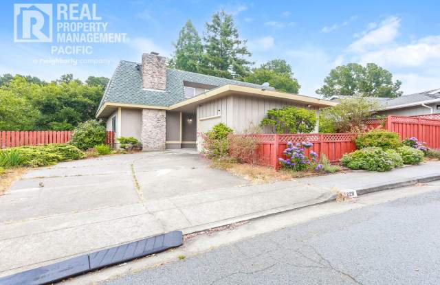 Peaceful 4-Bedroom Retreat in the Oakland Hills photos photos