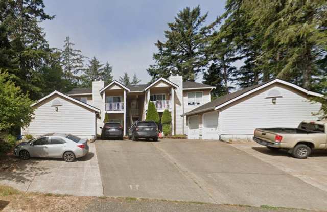 3 BR, 2 BA unit in QUITE 4 plex. Storage & W/D included Gallery 1