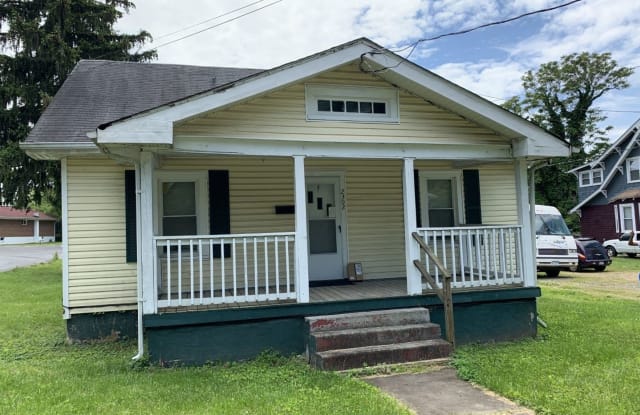 2302 Delaware Avenue NW - 2302 Delaware Avenue Northwest, Roanoke, VA 24017